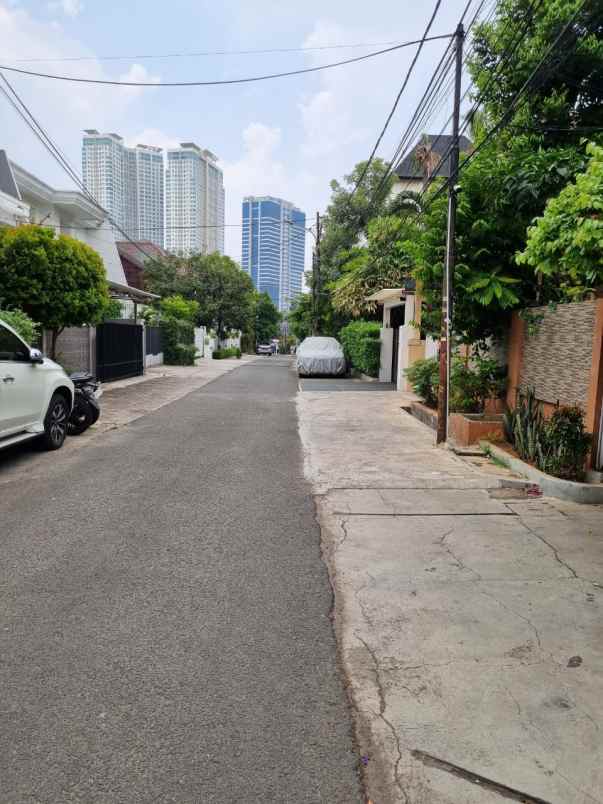 dijual rumah gandaria