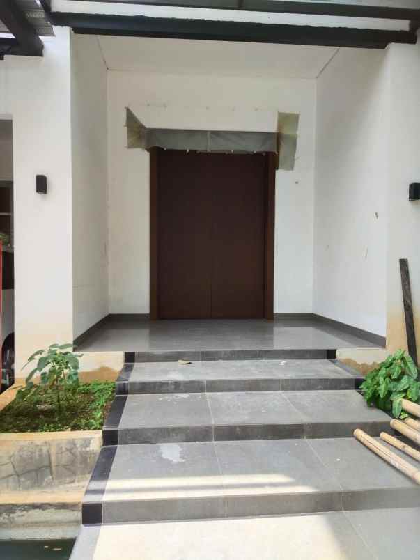 dijual rumah gedung hijau