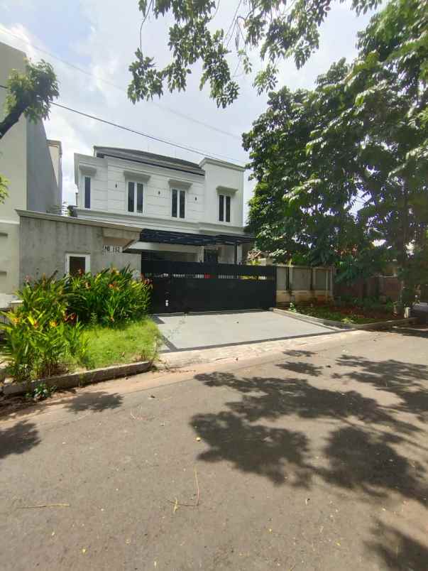 dijual rumah gedung hijau