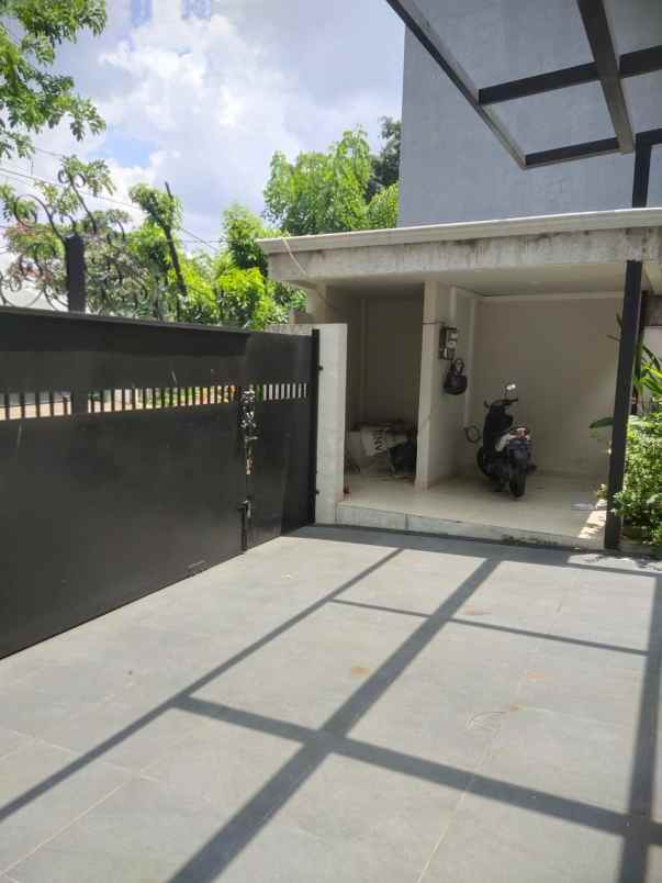 dijual rumah gedung hijau