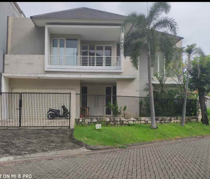 dijual rumah graha family