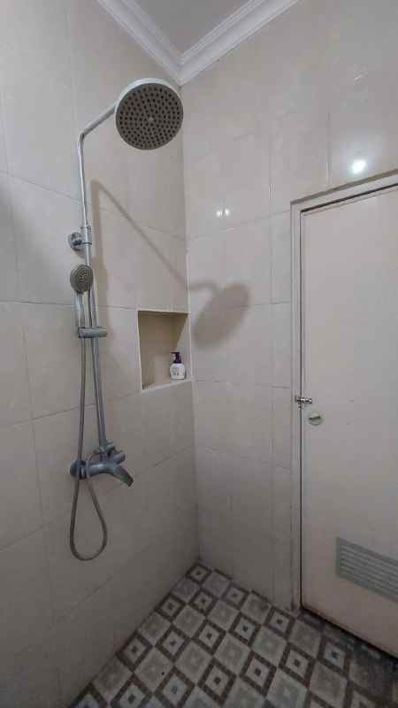 dijual rumah graha sukolilo regency