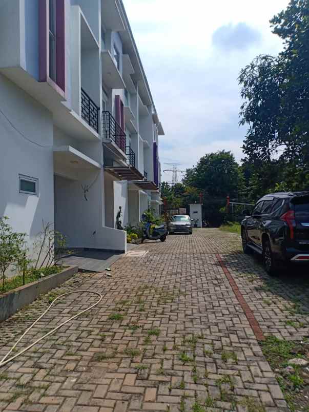 dijual rumah grand hill cinere