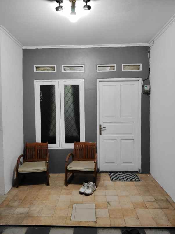 dijual rumah hook ciledug kota tangerang