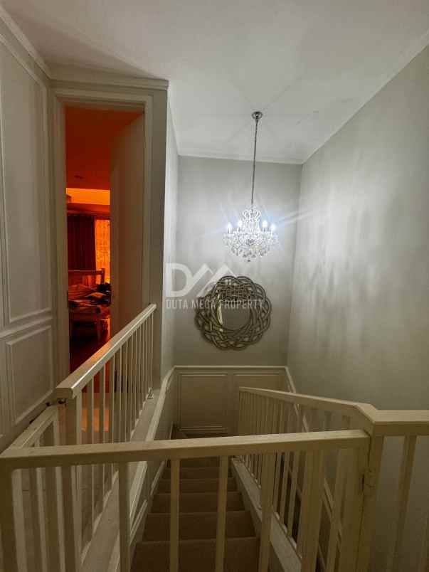 dijual rumah hook semi furnished di discovery bintaro