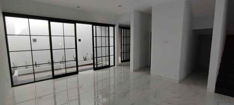 dijual rumah jalan citraland surabaya barat