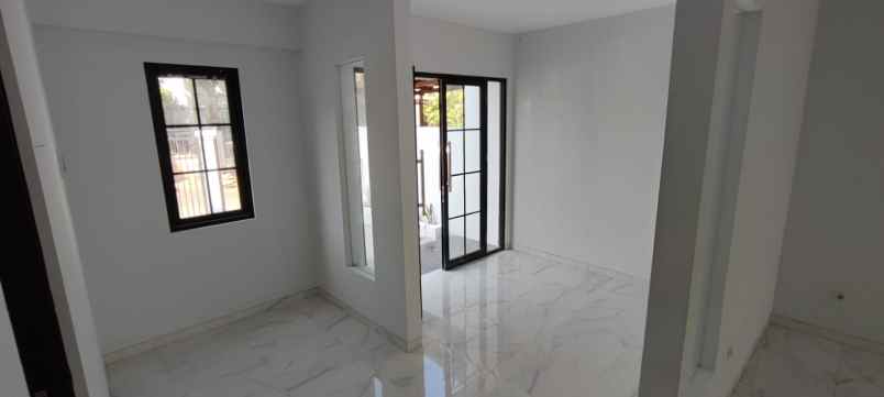 dijual rumah jalan citraland surabaya barat