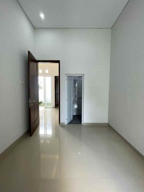 dijual rumah jalan kaliurang km 10