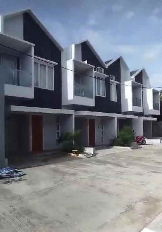 dijual rumah jalan lapangan tembak kel