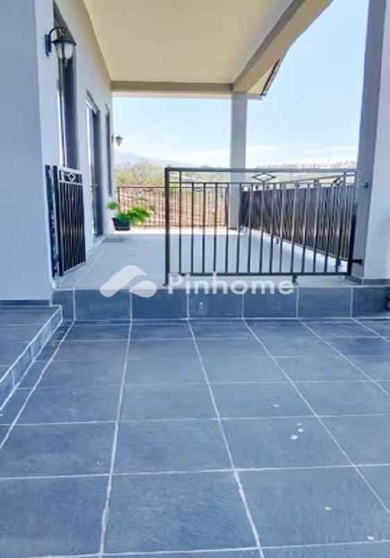 dijual rumah jalan propinsi kampung