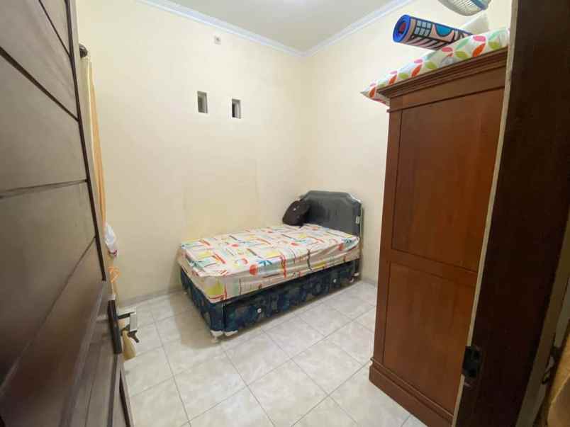 dijual rumah jalan raya lempongsari