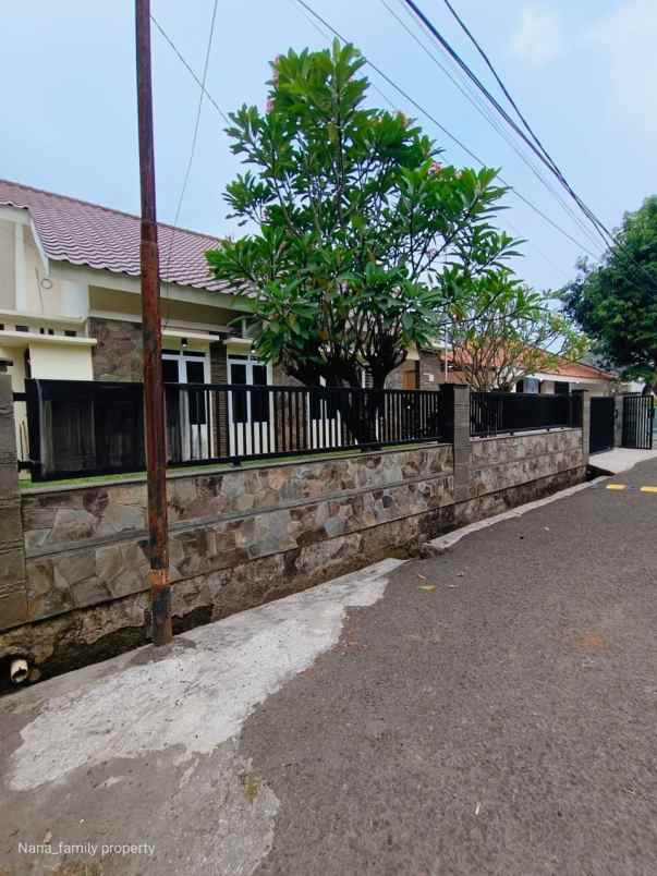 dijual rumah jalan raya pesanggrahan