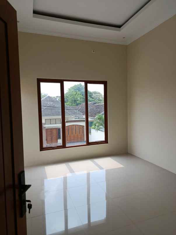 dijual rumah jalan raya umbul permai