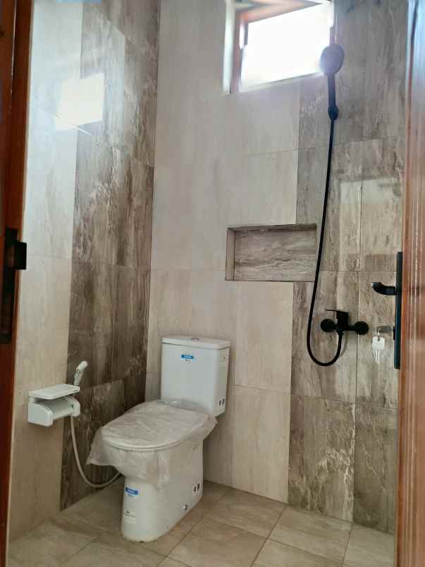 dijual rumah jalan raya umbul permai