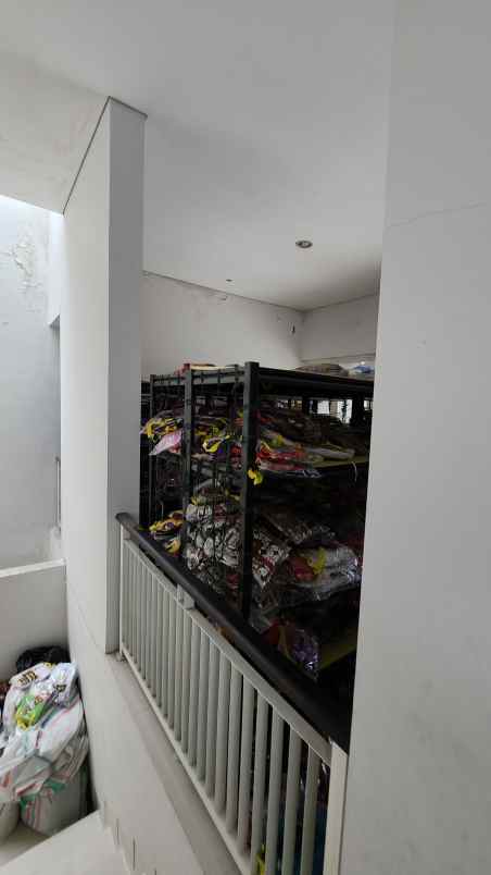 dijual rumah jalan royal residence