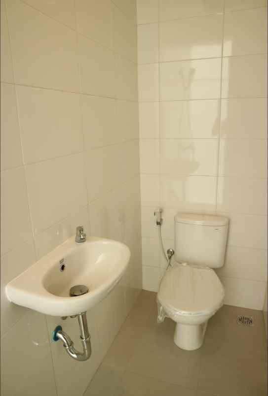 dijual rumah jalan wiyung praja