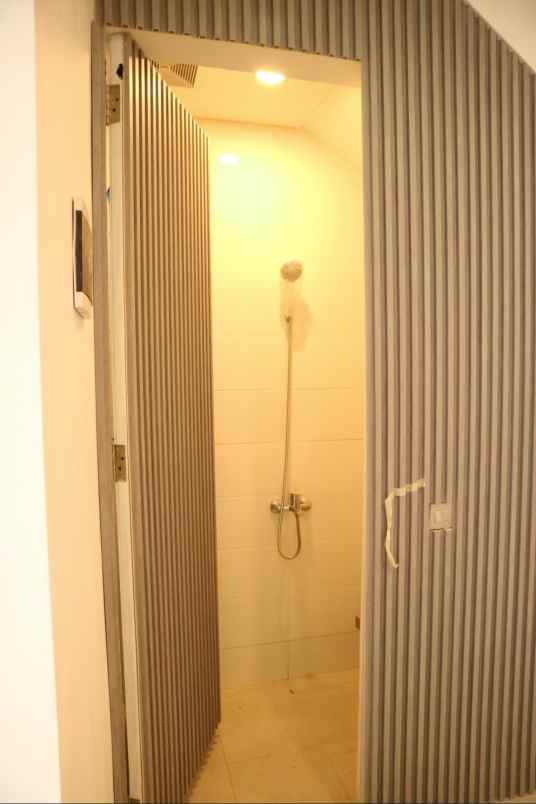 dijual rumah jalan wiyung praja