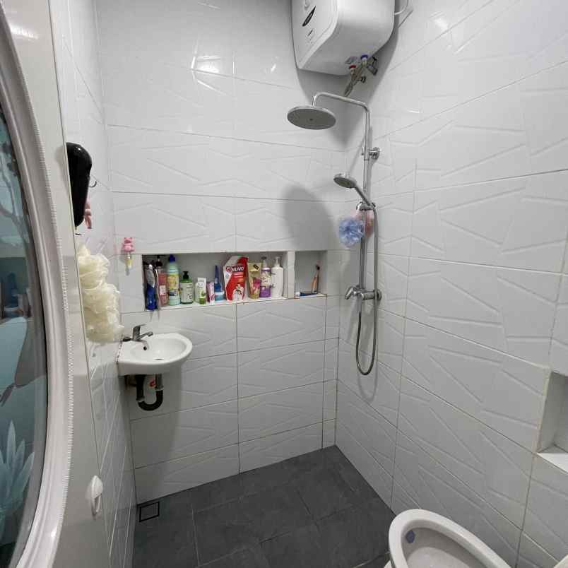 dijual rumah jl bolzano 08 blok wd 11