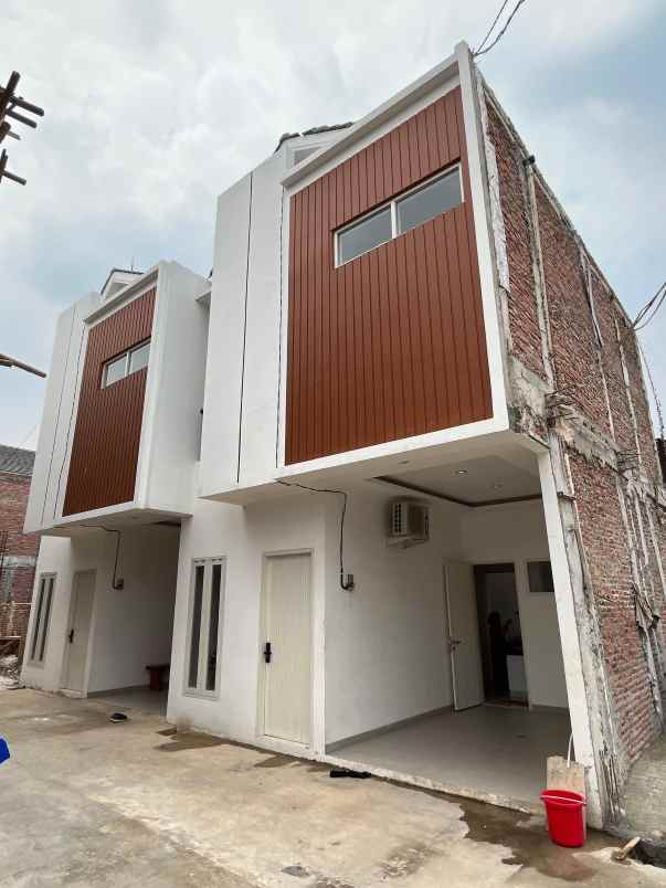 dijual rumah jl bukit paduan serua indah