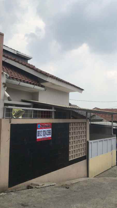 dijual rumah jl cipageran