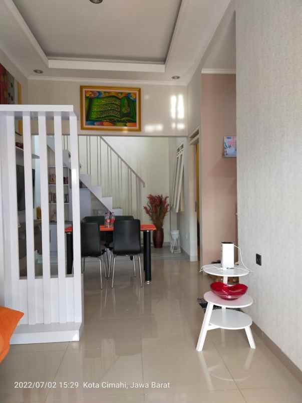 dijual rumah jl cipageran