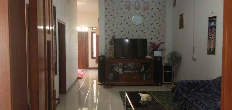 dijual rumah jl daeng sutigna desa