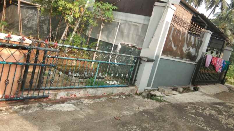 dijual rumah jl daeng sutigna desa