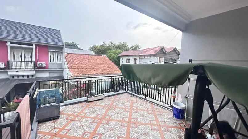 dijual rumah jl gading raya pondok