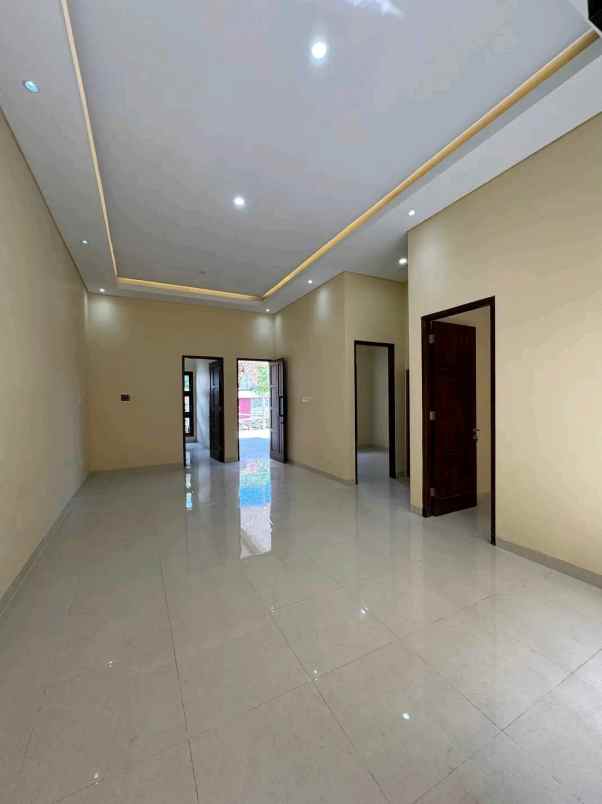 dijual rumah jl kaliurang km 12