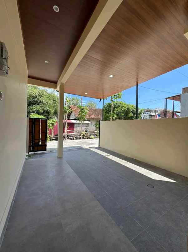 dijual rumah jl kaliurang km 12