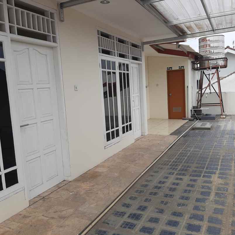 dijual rumah jl kelapa kopyor pondok