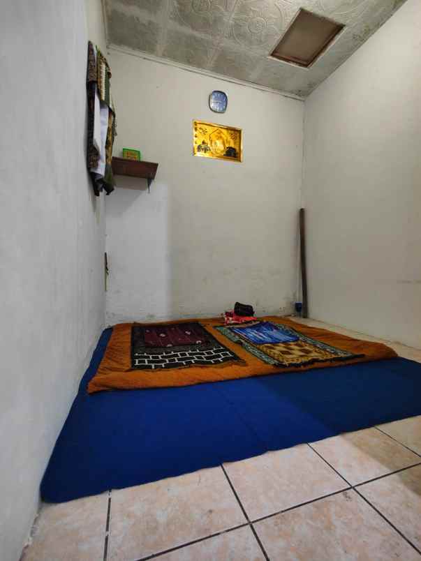 dijual rumah jl kihapit barat