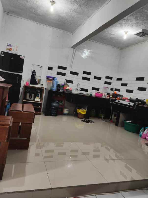 dijual rumah jl kihapit barat