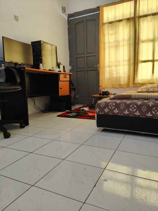 dijual rumah jl kihapit barat