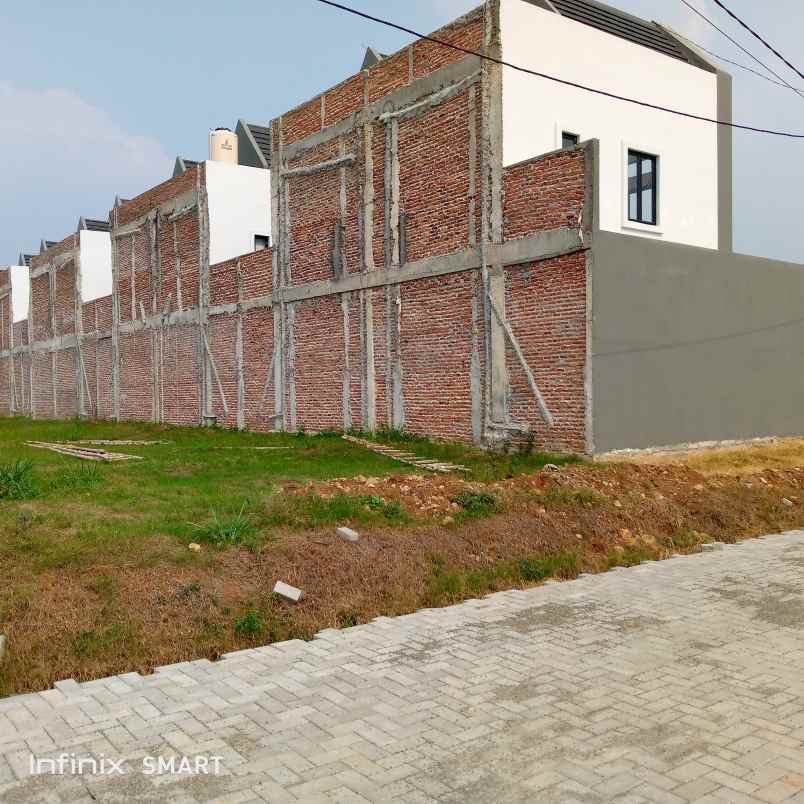 dijual rumah jl lkr selatan suradita