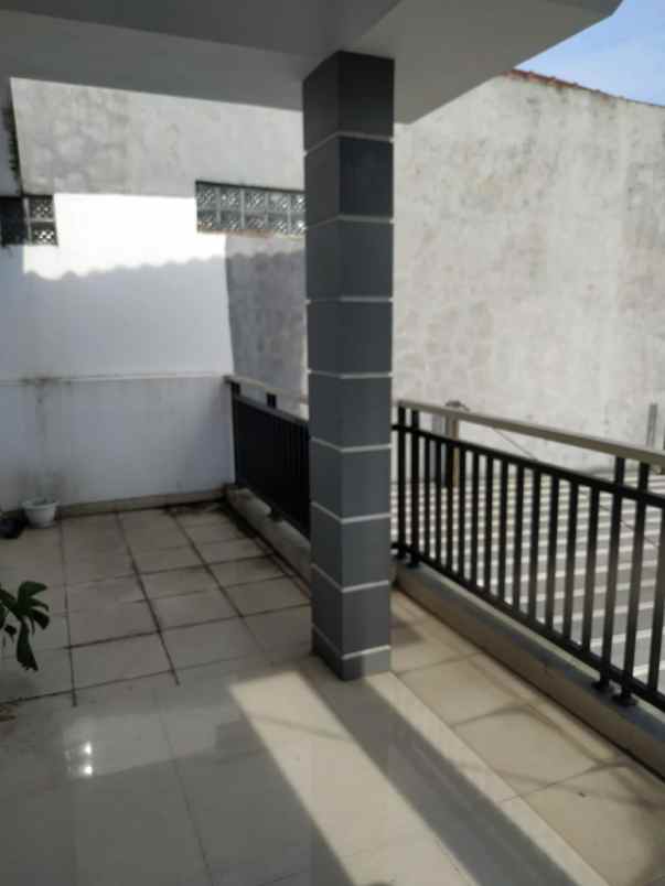 dijual rumah jl madrasah