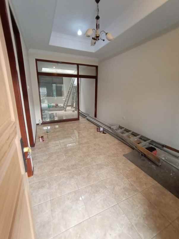 dijual rumah jl melong asih