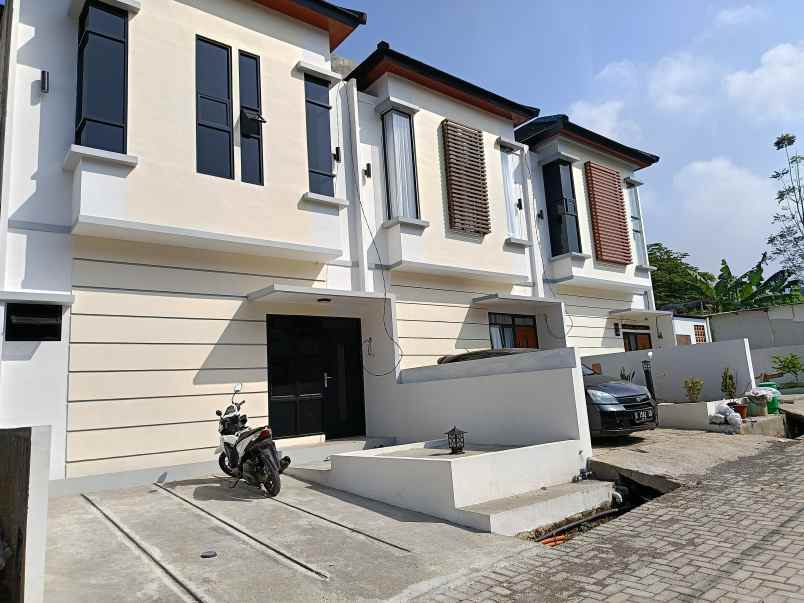 dijual rumah jl padasuka atas