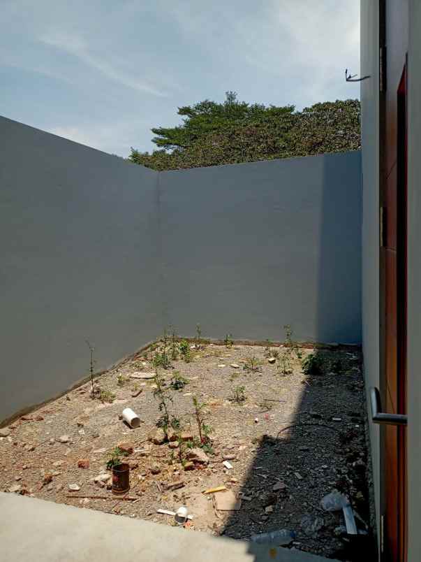 dijual rumah jl panghegar cinambo kota