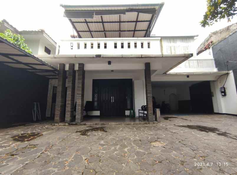 dijual rumah jl pelita