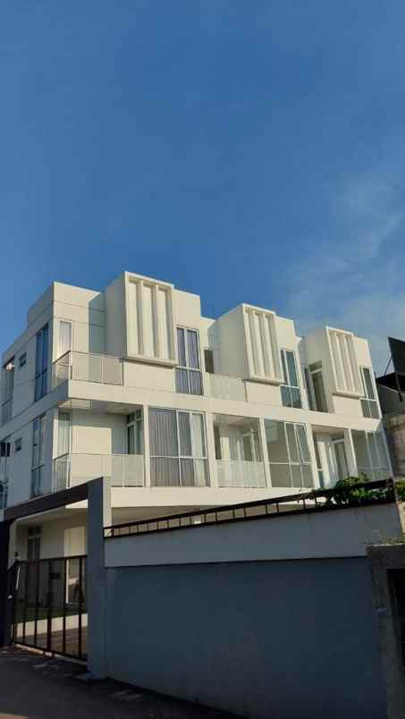 dijual rumah jl perdana no 99