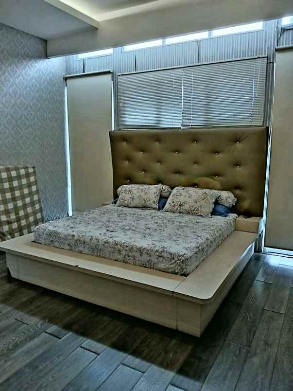 dijual rumah jl perum resinda