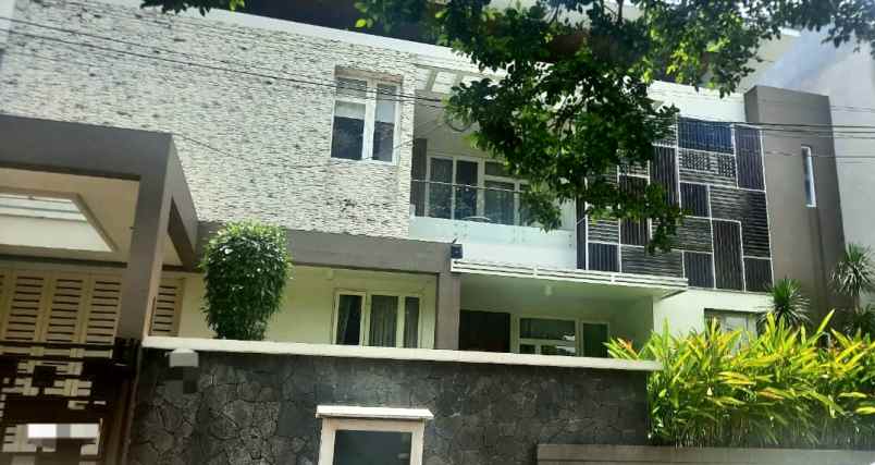 dijual rumah jl perum resinda