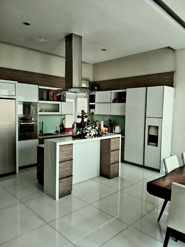 dijual rumah jl perum resinda