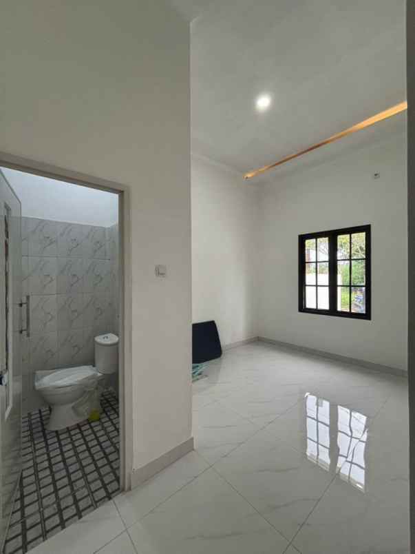 dijual rumah jl perumahan ambar