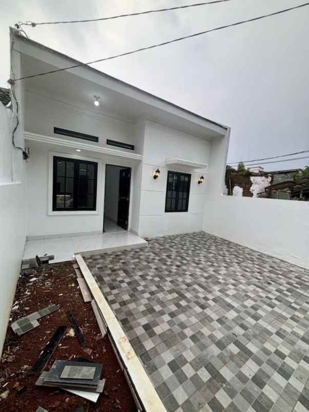dijual rumah jl perumahan ambar