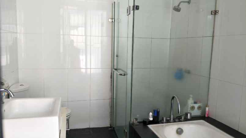 dijual rumah jl pulomas timur kel kayu