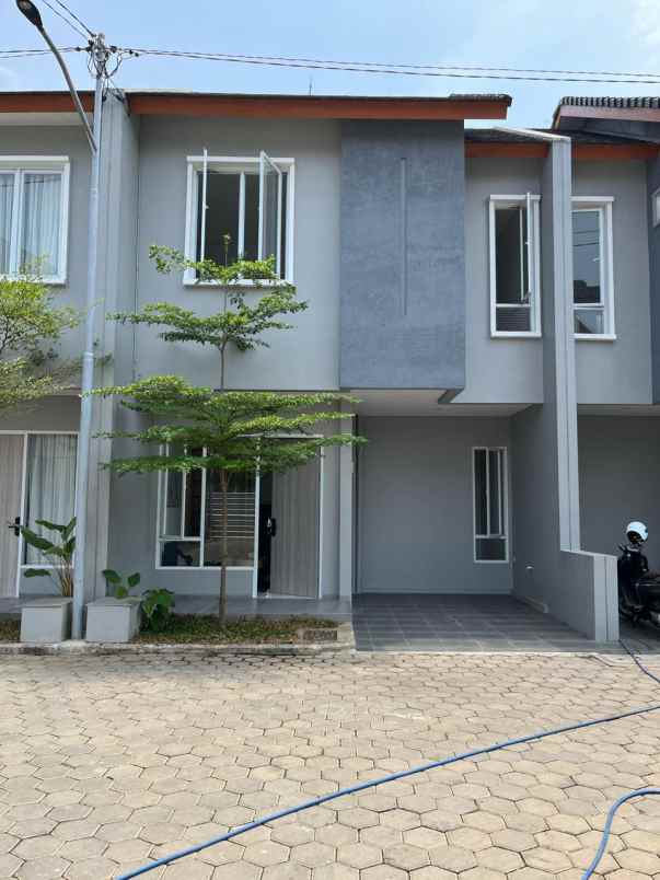 dijual rumah jl rangkapan jaya depok