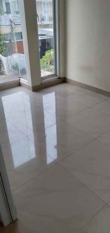 dijual rumah jl raya jatimulya