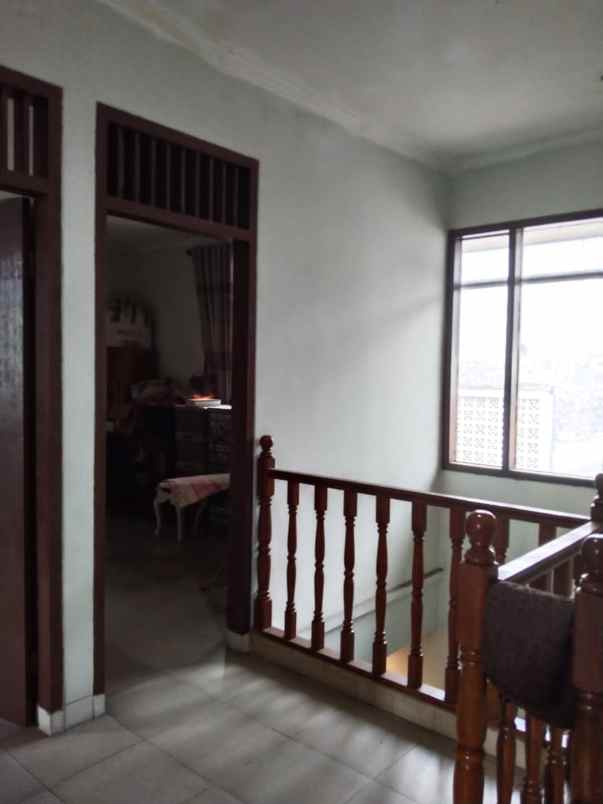 dijual rumah jl raya jatiwaringin